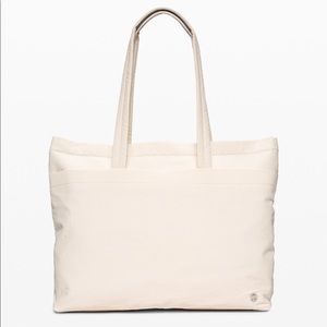 🍋lululemon On My Level Tote Large 15L light ivory